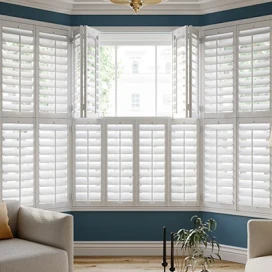 Tier on tier bay window shutters