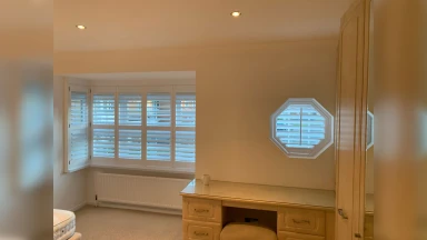 Corner window shutter